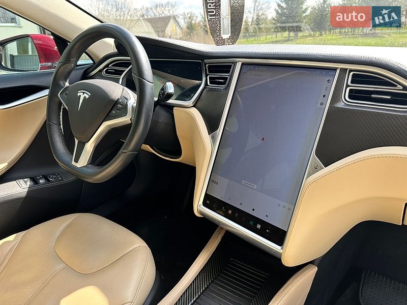 Ліфтбек Tesla Model S 2014 в Волочиську