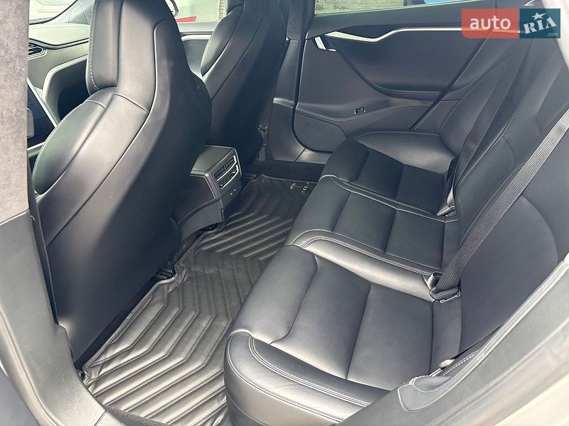 Лифтбек Tesla Model S 2018 в Днепре