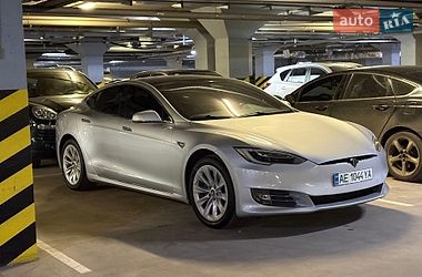 Лифтбек Tesla Model S 2018 в Днепре