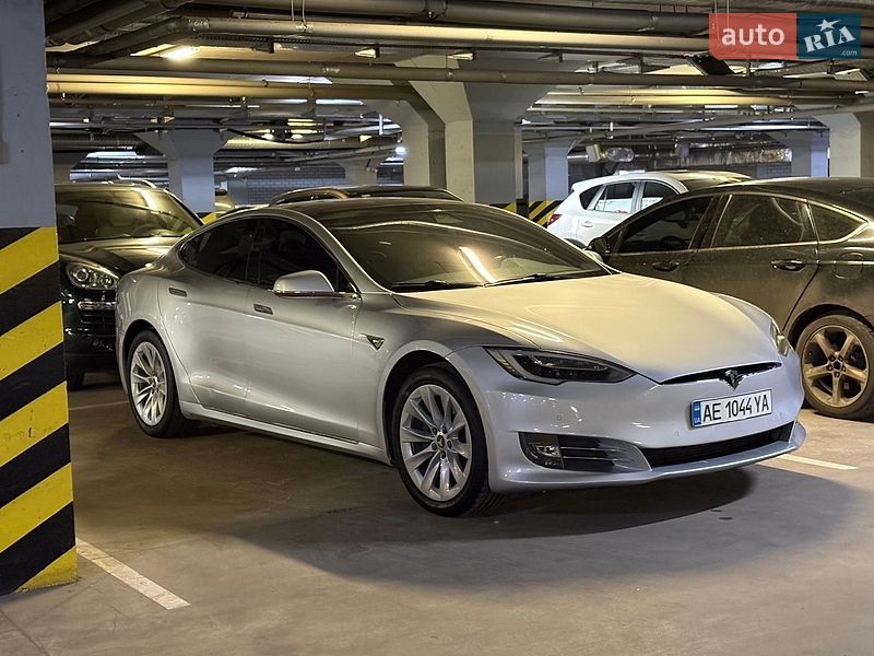 Лифтбек Tesla Model S 2018 в Днепре