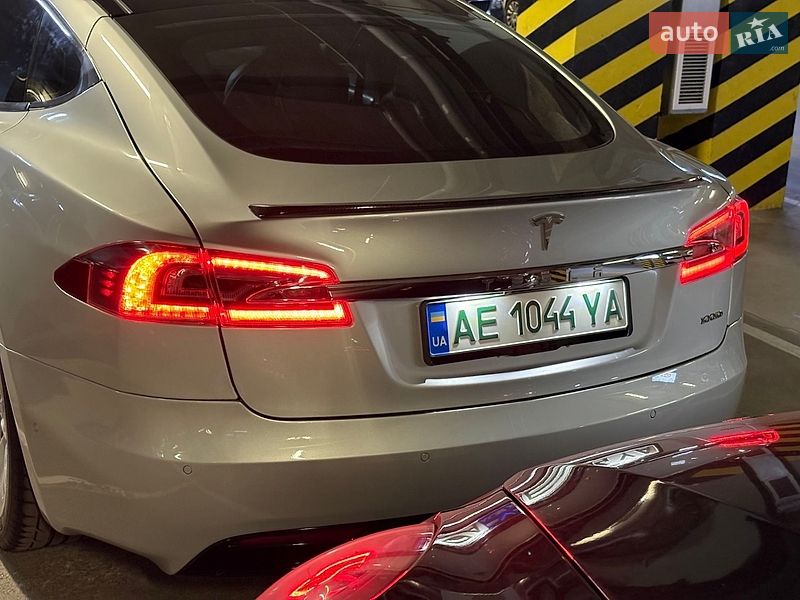 Лифтбек Tesla Model S 2018 в Днепре