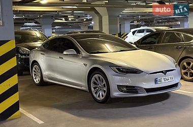 Лифтбек Tesla Model S 2018 в Днепре