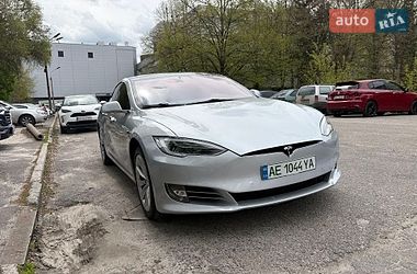 Лифтбек Tesla Model S 2018 в Днепре