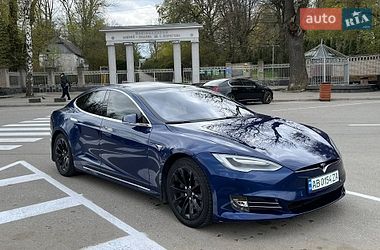 Лифтбек Tesla Model S 2017 в Киеве