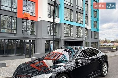 Ліфтбек Tesla Model S 2015 в Чернігові