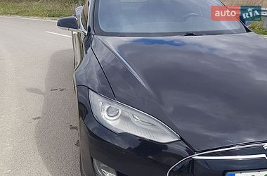 Ліфтбек Tesla Model S 2015 в Городку