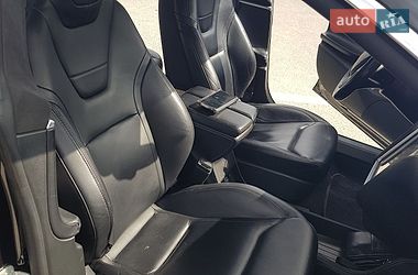 Ліфтбек Tesla Model S 2015 в Городку