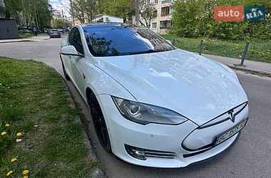 Лифтбек Tesla Model S 2016 в Львове