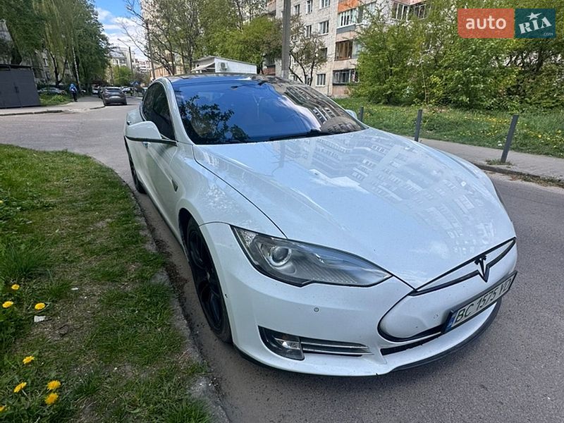 Tesla Model S 2016