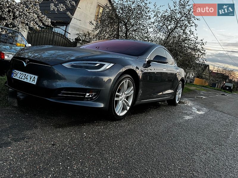 Лифтбек Tesla Model S 2017 в Одессе