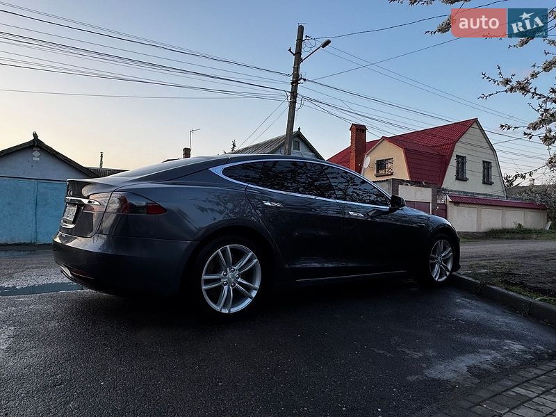 Лифтбек Tesla Model S 2017 в Одессе