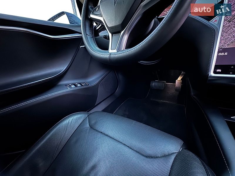 Лифтбек Tesla Model S 2017 в Одессе
