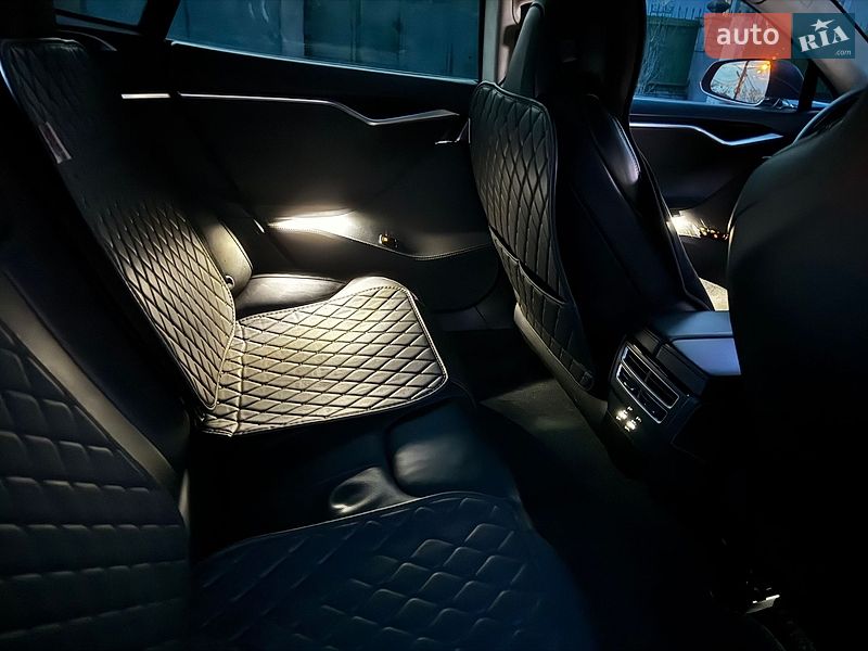 Лифтбек Tesla Model S 2017 в Одессе