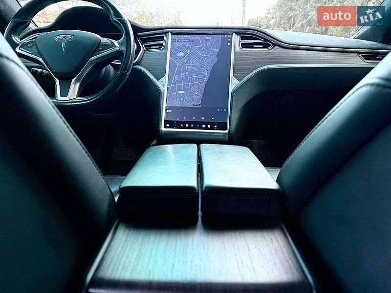 Лифтбек Tesla Model S 2016 в Одессе