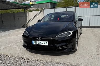 Лифтбек Tesla Model S 2016 в Каменском