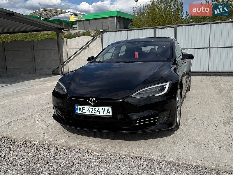 Лифтбек Tesla Model S 2016 в Каменском