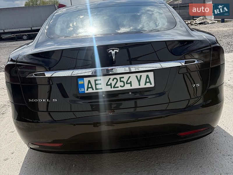 Лифтбек Tesla Model S 2016 в Каменском
