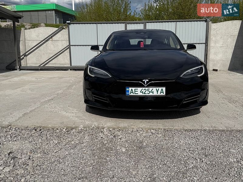 Лифтбек Tesla Model S 2016 в Каменском