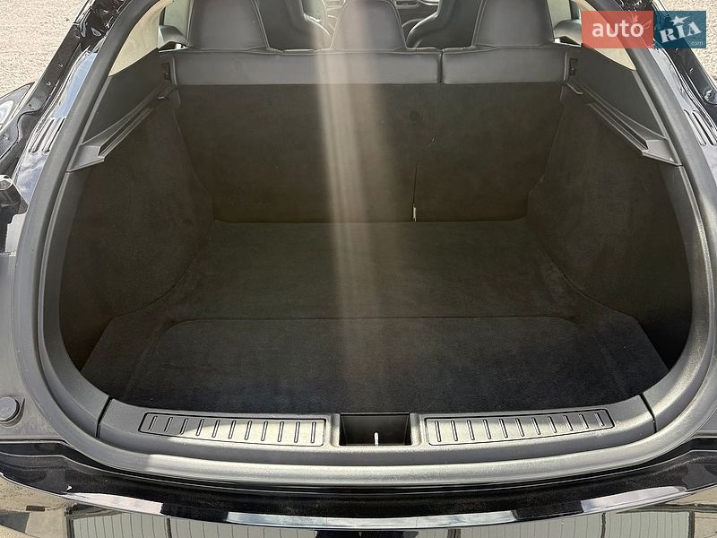 Лифтбек Tesla Model S 2016 в Каменском