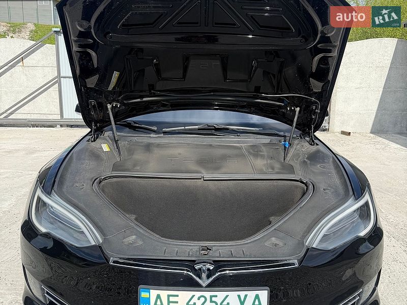 Лифтбек Tesla Model S 2016 в Каменском