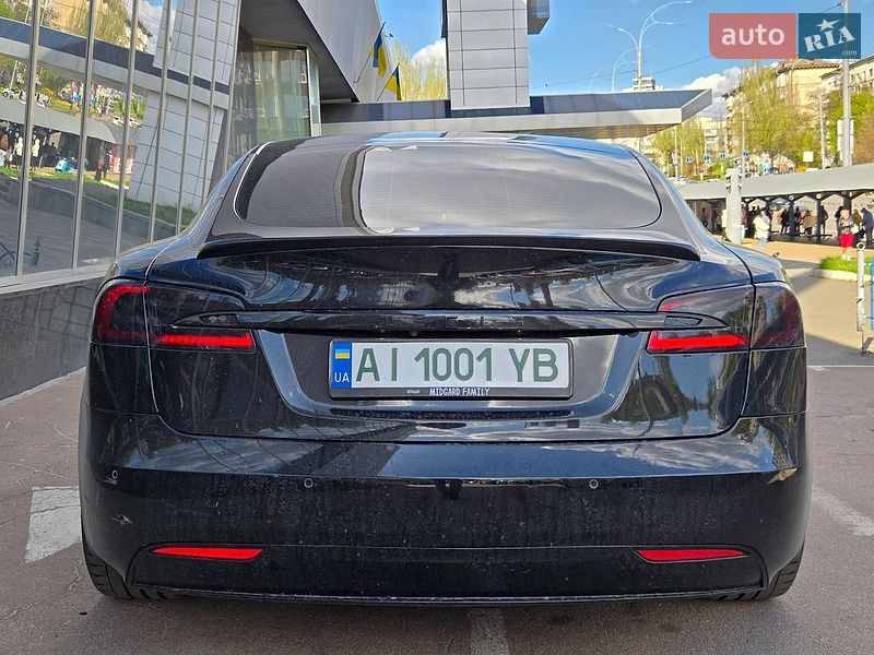 Лифтбек Tesla Model S 2019 в Киеве