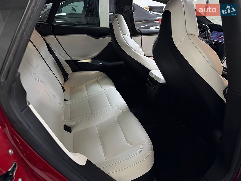 Лифтбек Tesla Model S 2020 в Дрогобыче