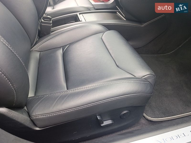 Лифтбек Tesla Model S 2019 в Житомире
