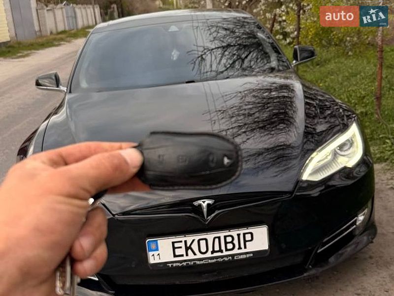 Tesla Model S 2015