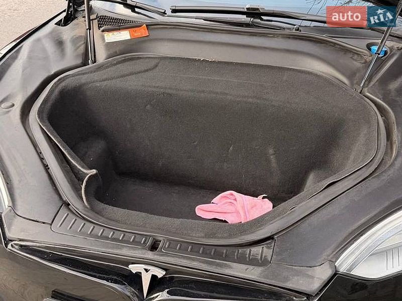 Лифтбек Tesla Model S 2015 в Киеве
