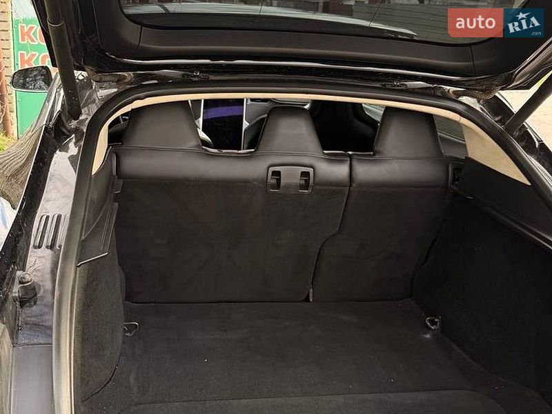 Лифтбек Tesla Model S 2015 в Киеве