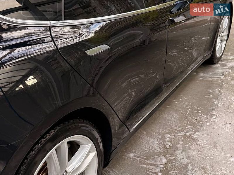 Лифтбек Tesla Model S 2015 в Киеве