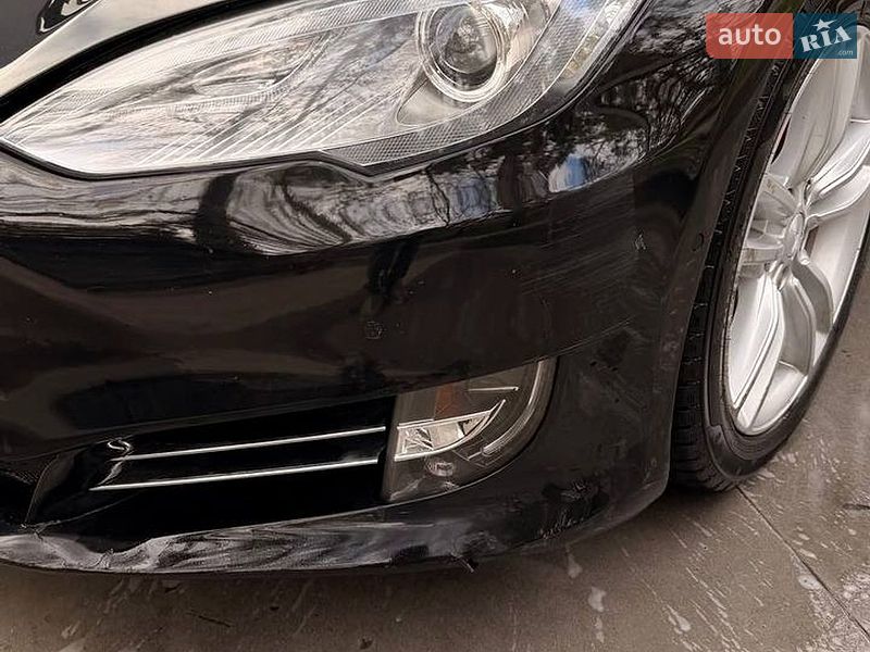 Лифтбек Tesla Model S 2015 в Киеве