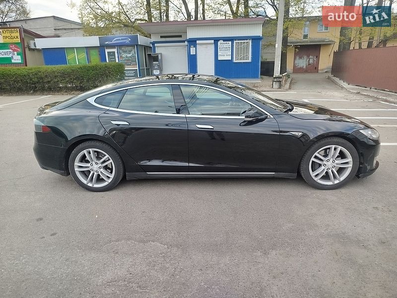 Лифтбек Tesla Model S 2015 в Броварах