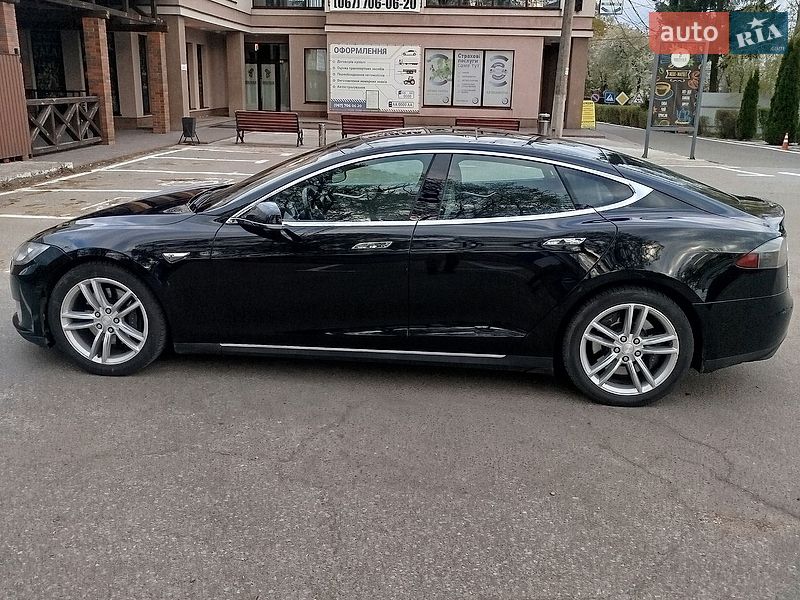 Лифтбек Tesla Model S 2015 в Броварах