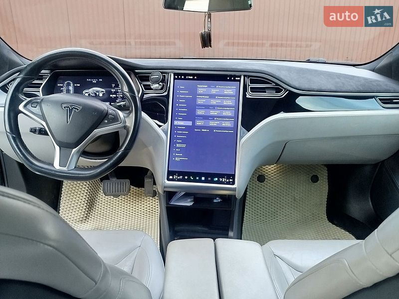 Лифтбек Tesla Model S 2015 в Броварах