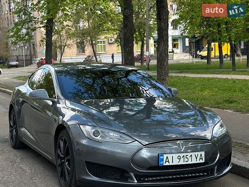 Tesla Model S 2013