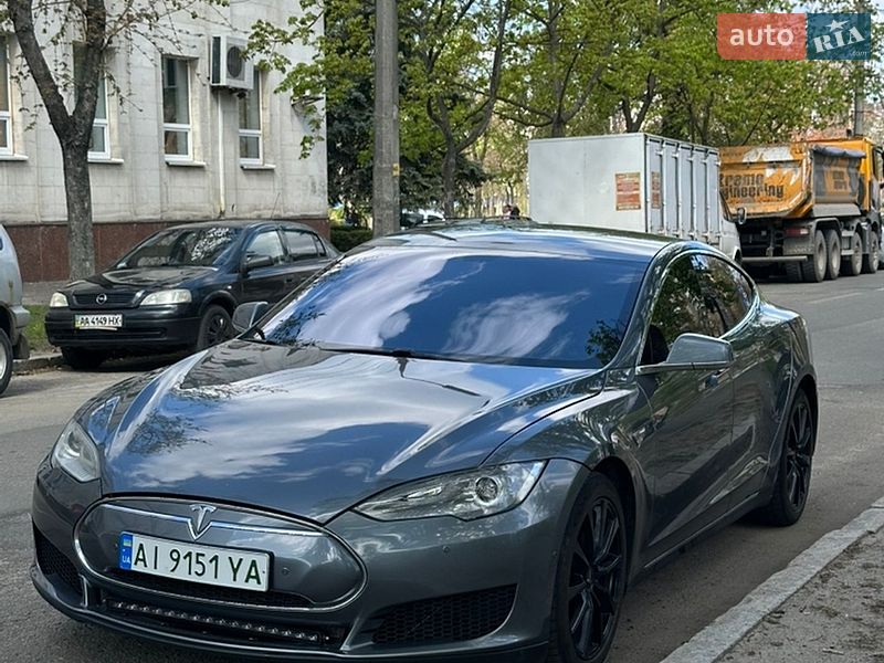 Лифтбек Tesla Model S 2013 в Киеве