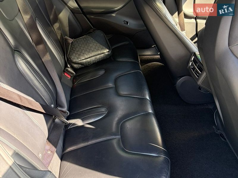 Лифтбек Tesla Model S 2014 в Киеве