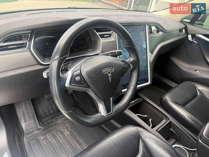 Ліфтбек Tesla Model S 2015 в Чернівцях