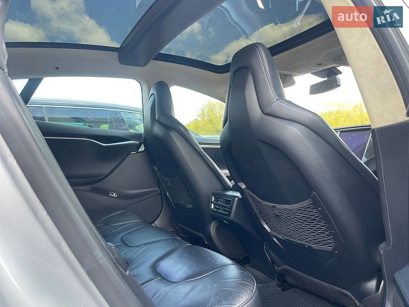 Лифтбек Tesla Model S 2012 в Луцке