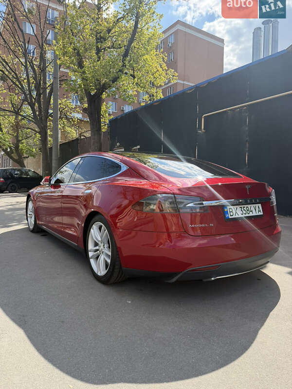 Лифтбек Tesla Model S 2016 в Харькове