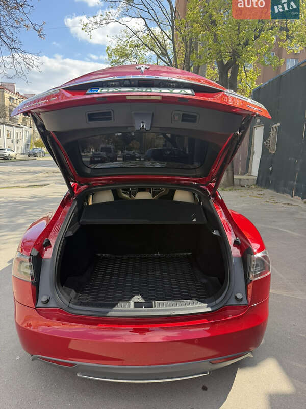 Лифтбек Tesla Model S 2016 в Харькове