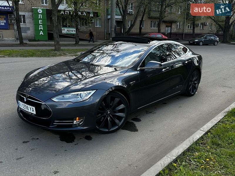 Лифтбек Tesla Model S 2016 в Харькове