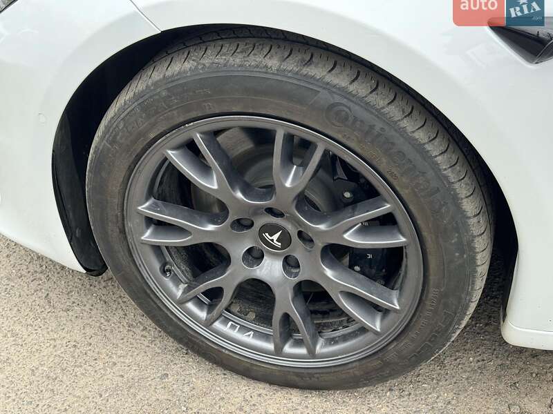 Лифтбек Tesla Model S 2022 в Виннице