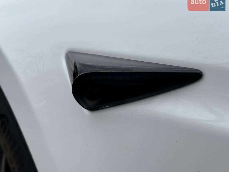 Лифтбек Tesla Model S 2022 в Виннице