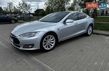 Лифтбек Tesla Model S 2015 в Львове