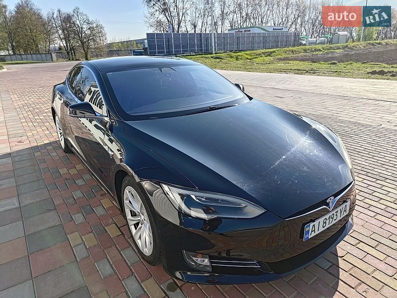 Лифтбек Tesla Model S 2017 в Киеве