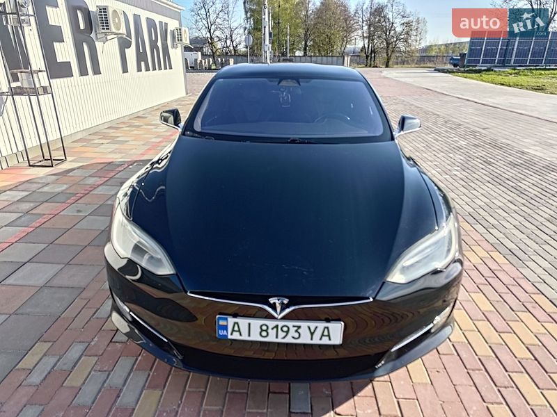 Лифтбек Tesla Model S 2017 в Киеве