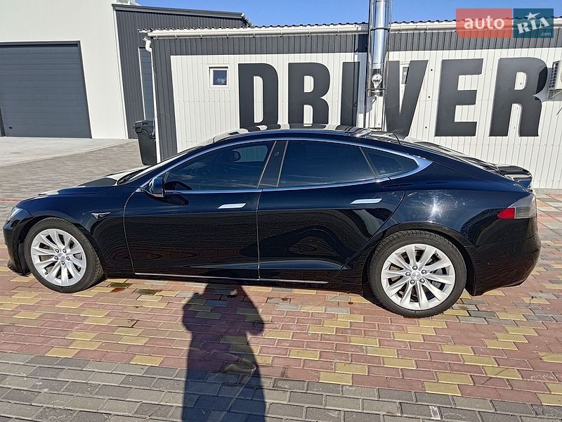 Лифтбек Tesla Model S 2017 в Киеве