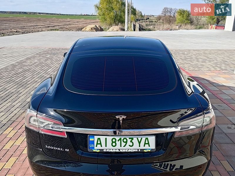 Лифтбек Tesla Model S 2017 в Киеве